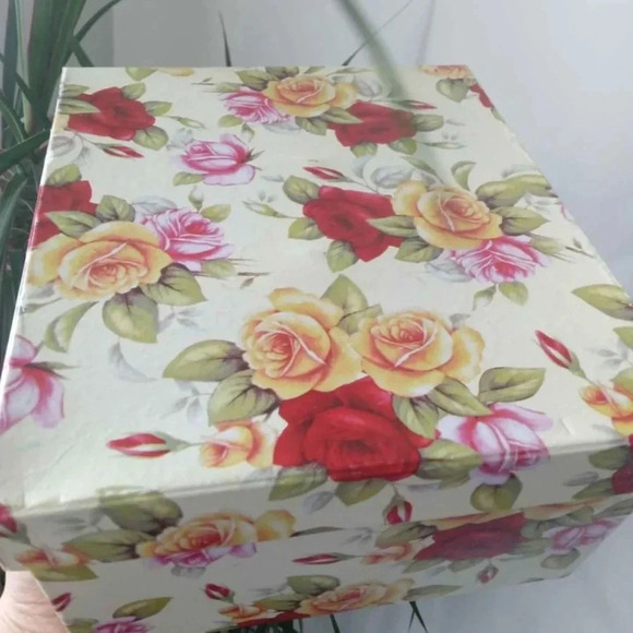 Gift Collection Royal Elfreda Country rose series boxed cup and saucer - Picture 3 of 3